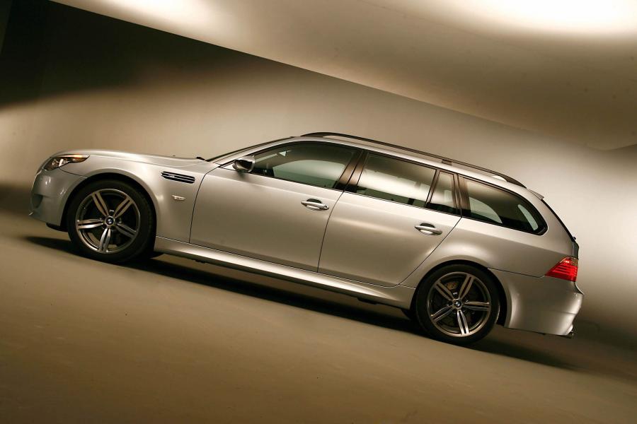  BMW M5 Touring 2009 года  (фото 13 из 51)